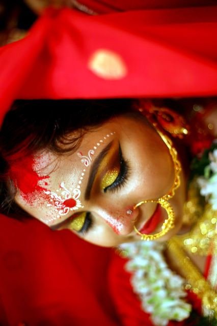 Bengali Bridal Portrait by Sen Photography by Sen Photography, Kolkata