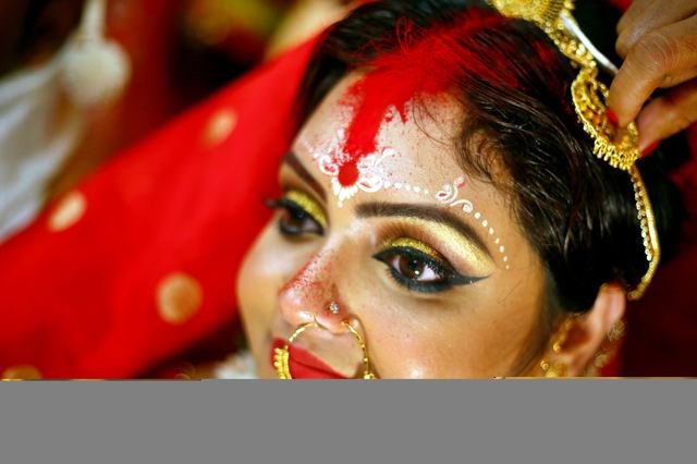 Bengali Bridal Portrait by Sen Photography by Sen Photography, Kolkata