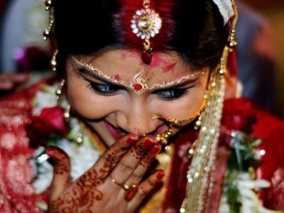 Bengali Bridal Portrait by Sen Photography by Sen Photography, Kolkata