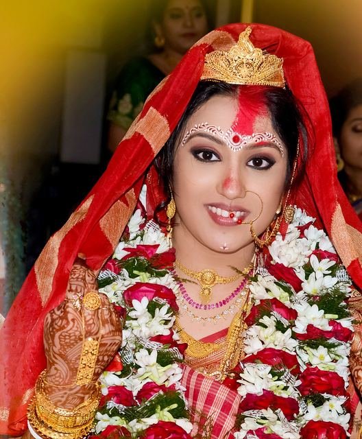 Bengali Bridal Portrait by Sen Photography by Sen Photography, Kolkata