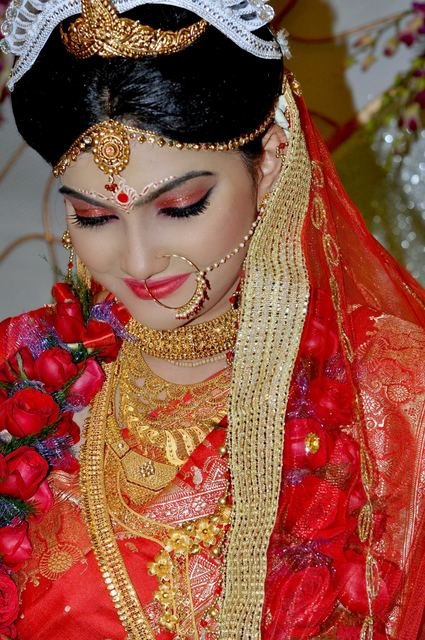 Bengali Bridal Portrait by Sen Photography by Sen Photography, Kolkata