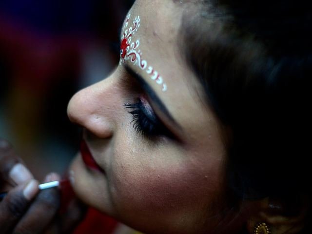 Bengali Bridal Portrait by Sen Photography by Sen Photography, Kolkata