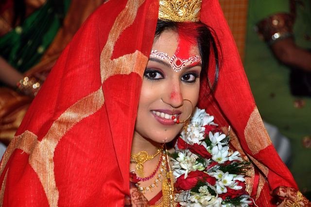 Bengali Bridal Portrait by Sen Photography by Sen Photography, Kolkata