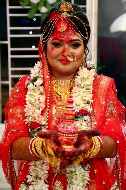 Bengali Bridal Portrait by Sen Photography by Sen Photography, Kolkata