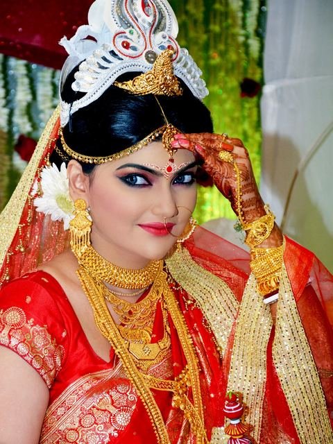 Bengali Bridal Portrait by Sen Photography by Sen Photography, Kolkata