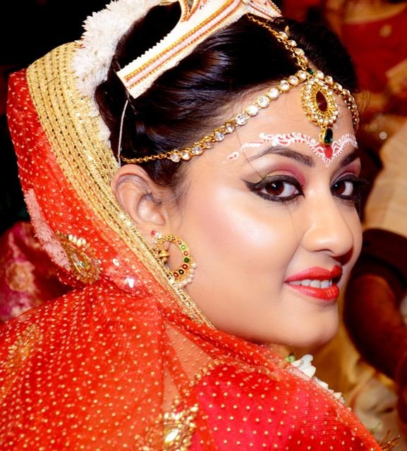 Bengali Bridal Portrait by Sen Photography by Sen Photography, Kolkata