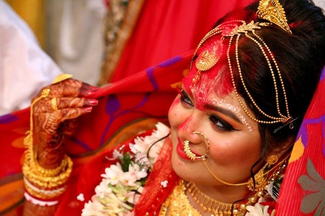 Bengali Bridal Portrait by Sen Photography by Sen Photography, Kolkata