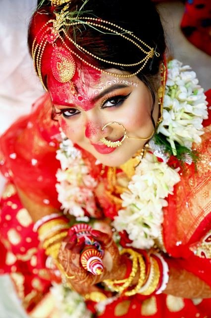 Bengali Bridal Portrait by Sen Photography by Sen Photography, Kolkata