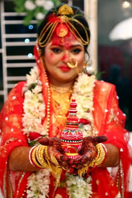 Bengali Bridal Portrait by Sen Photography by Sen Photography, Kolkata