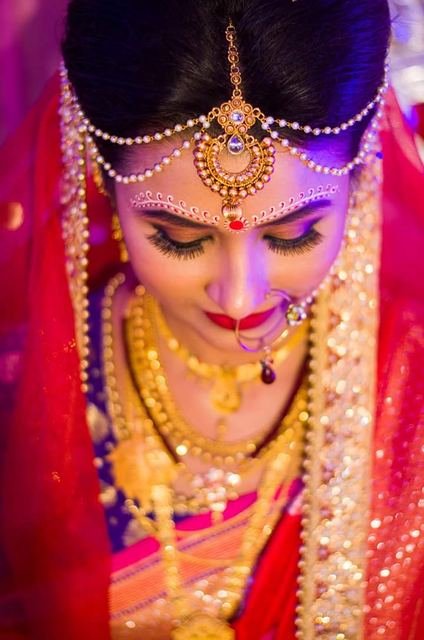 Bengali Bridal Portrait by Sen Photography by Sen Photography, Kolkata
