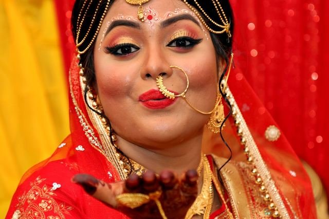 Bengali Bridal Portrait by Sen Photography by Sen Photography, Kolkata