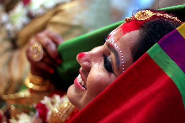 Bengali Bridal Portrait by Sen Photography by Sen Photography, Kolkata