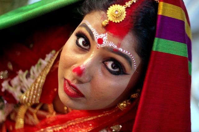 Bengali Bridal Portrait by Sen Photography by Sen Photography, Kolkata