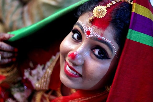 Bengali Bridal Portrait by Sen Photography by Sen Photography, Kolkata