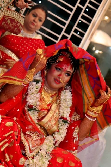 Bengali Bridal Portrait by Sen Photography by Sen Photography, Kolkata