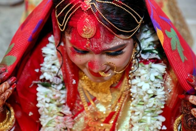Bengali Bridal Portrait by Sen Photography by Sen Photography, Kolkata