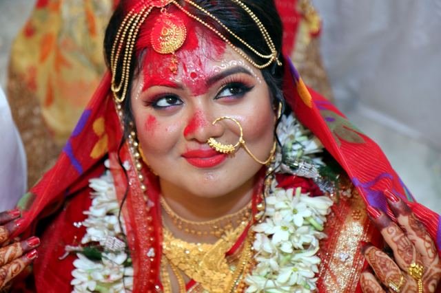 Bengali Bridal Portrait by Sen Photography by Sen Photography, Kolkata